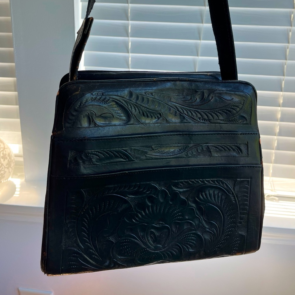 Beautiful Vintage Black Genuine Leather Hand Carved Tooled Purse
